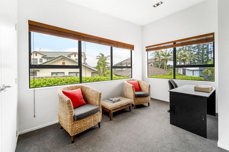 Photo of property in 32 English Oak Drive, Schnapper Rock, Auckland, 0632