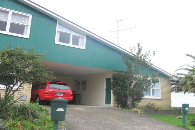 Photo of property in 1 Clematis Grove, Maungaraki, Lower Hutt, 5010