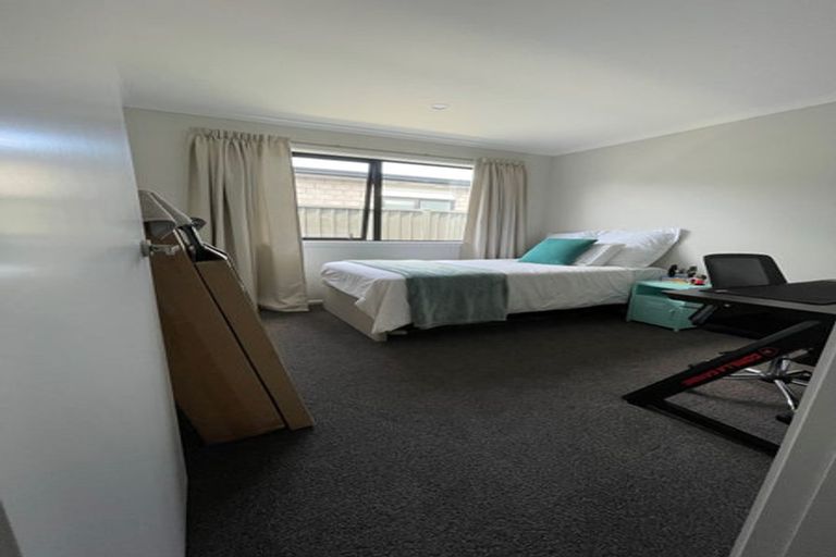 Photo of property in 42 Karearea Avenue, Kenepuru, Porirua, 5022