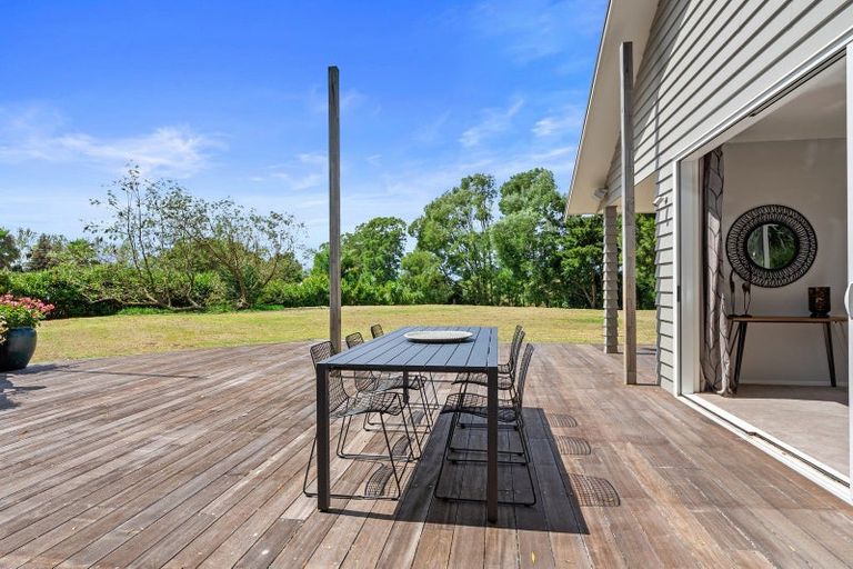 Photo of property in 949 State Highway 16, Waimauku, 0812