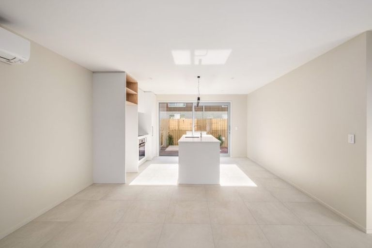 Photo of property in 2/50 Marine Parade, North New Brighton, Christchurch, 8083