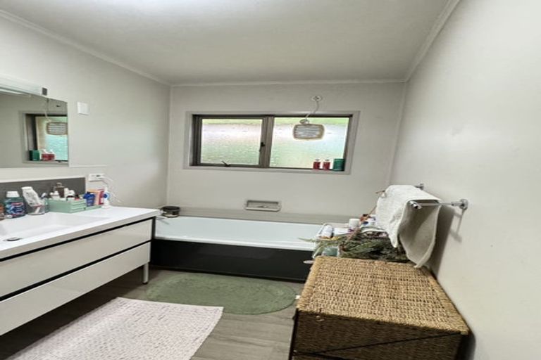 Photo of property in 1/19a Verran Road, Birkenhead, Auckland, 0626