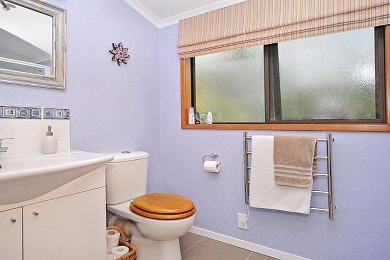 Photo of property in 1 Wincanton Place, Awapuni, Palmerston North, 4412