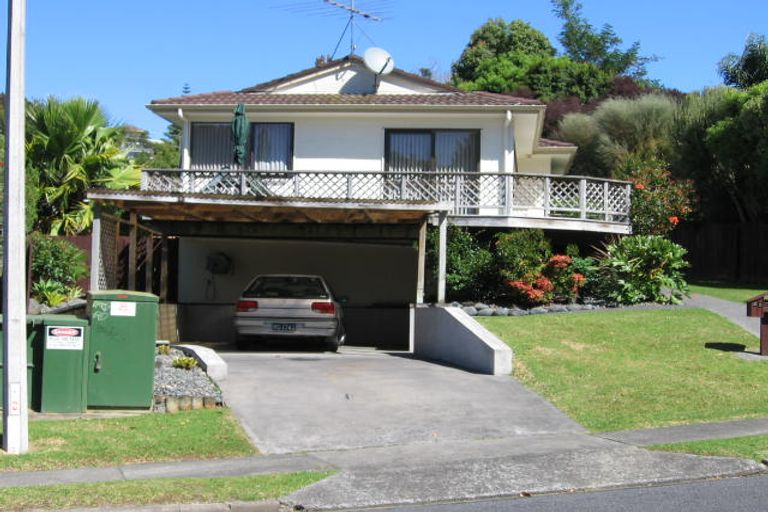 Photo of property in 22 Topliss Drive, Northcross, Auckland, 0632