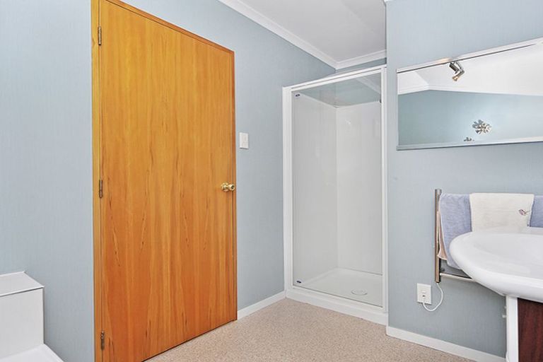 Photo of property in 1 Wincanton Place, Awapuni, Palmerston North, 4412