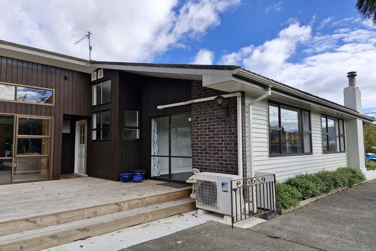 Photo of property in 26 Hawthorn Crescent, Stokes Valley, Lower Hutt, 5019