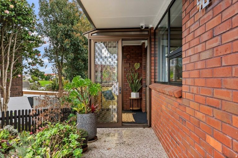 Photo of property in 2/6 Annette Avenue, Te Atatu South, Auckland, 0610