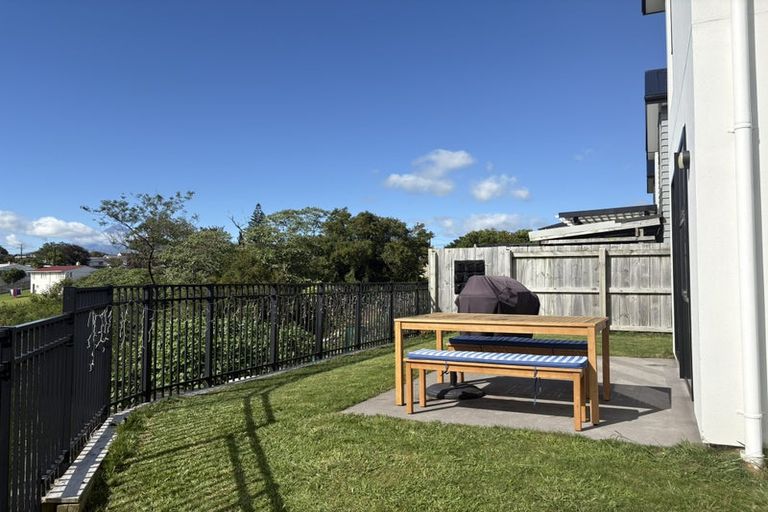 Photo of property in 12a Discovery Place, Marfell, New Plymouth, 4310