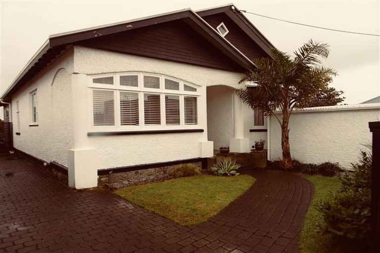 Photo of property in 16 Cutfield Road, New Plymouth, 4310