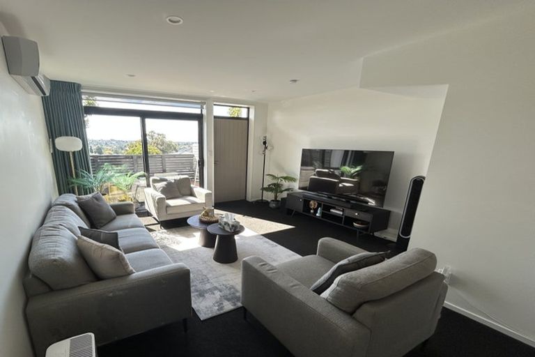 Photo of property in 5/15 Chivalry Road, Glenfield, Auckland, 0629