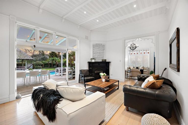 Photo of property in 70 Pomona Road, Kumeu, 0891