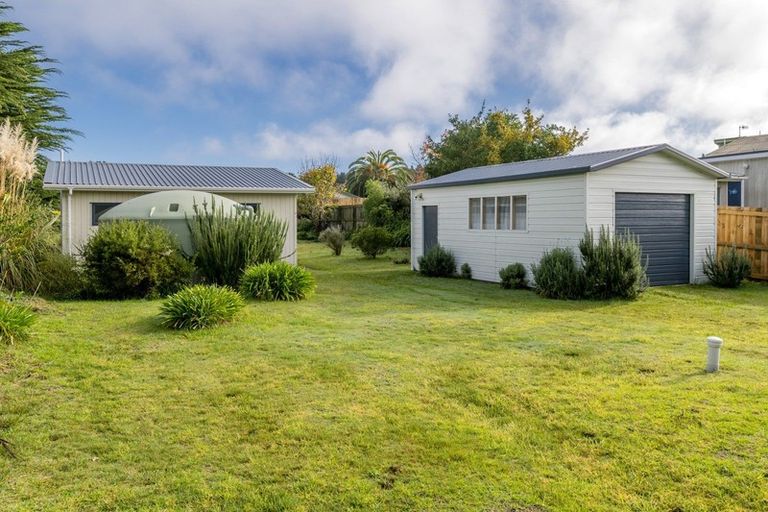 Photo of property in 10 Arthur Street, Waikawa Beach, Manakau, 5573