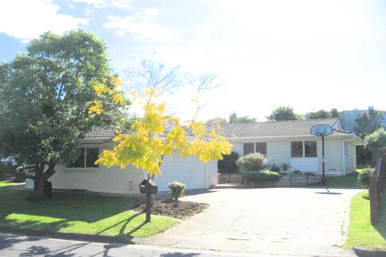 Photo of property in 6 Micawber Place, Mellons Bay, Auckland, 2014