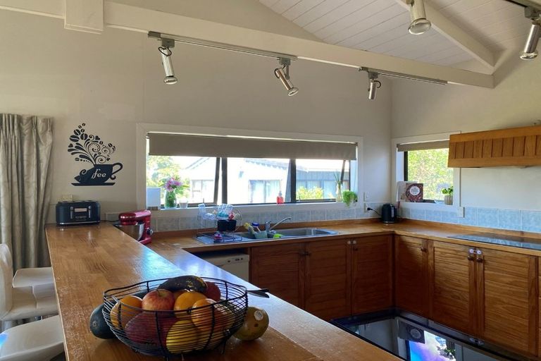 Photo of property in 19 Glen Vista Place, Bayview, Auckland, 0629