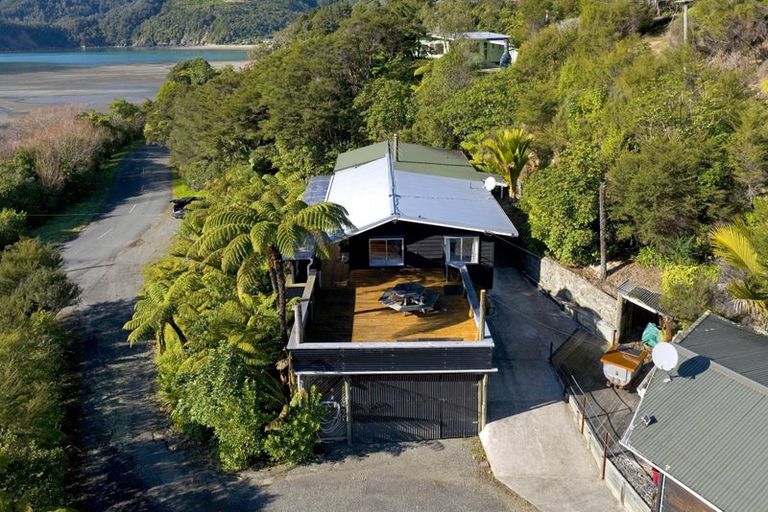 Photo of property in 38 Hope Drive, Okiwi Bay, 7193