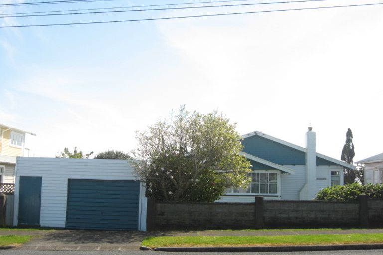 Photo of property in 4 Bulteel Street, New Plymouth, 4310