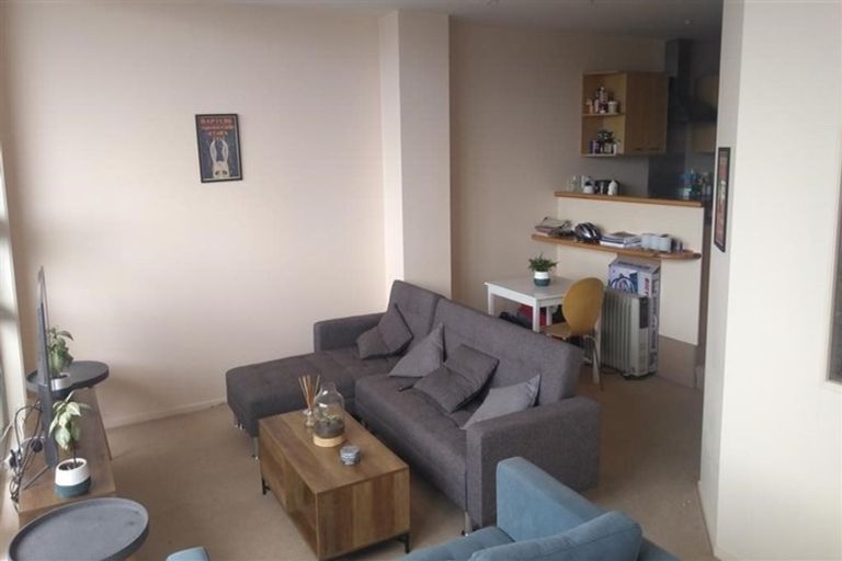 Photo of property in Stadium Garden Flats, 213/107 Thorndon Quay, Pipitea, Wellington, 6011