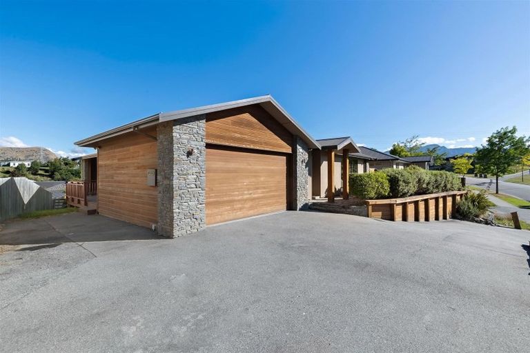 Photo of property in 42 Rere Road, Lake Hayes, Queenstown, 9304