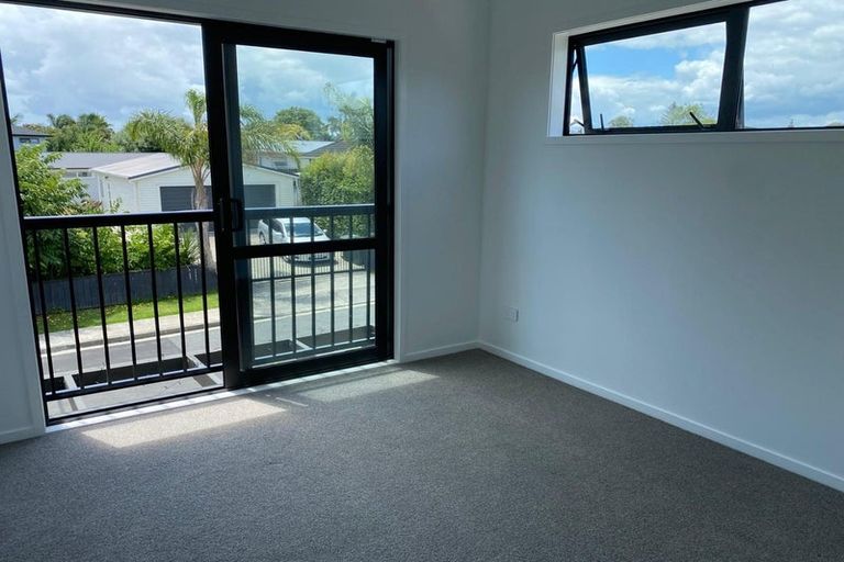 Photo of property in 1d Shamrock Lane, Te Atatu Peninsula, Auckland, 0610