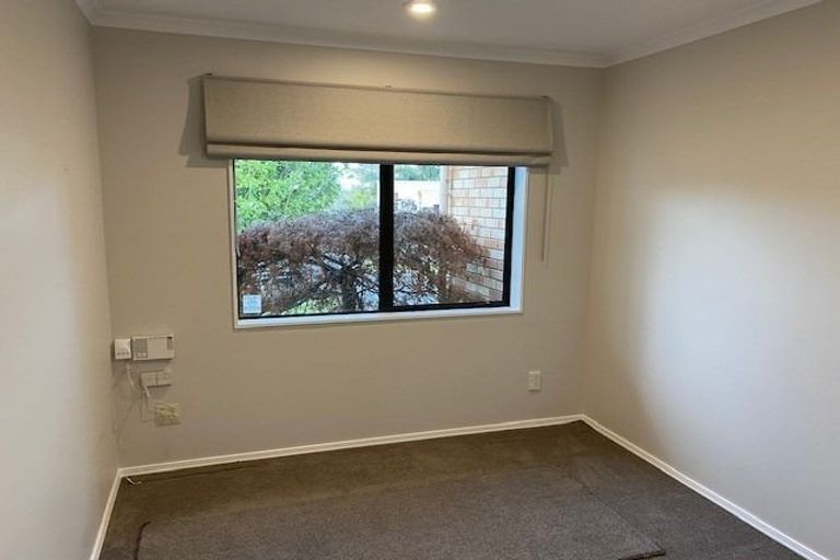Photo of property in 3 Berkshire Terrace, Massey, Auckland, 0614