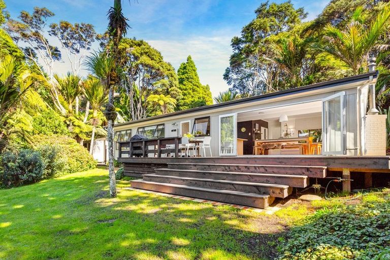 Photo of property in 282 Shaw Road, Titirangi, Auckland, 0604
