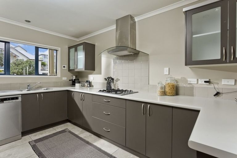 Photo of property in 95 Fields Parade, Oteha, Auckland, 0632