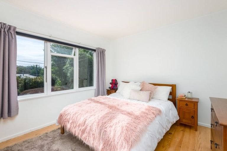 Photo of property in 37 Kowhai Terrace, Saint Martins, Christchurch, 8022