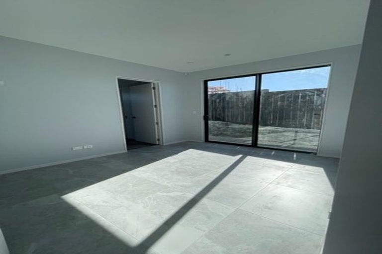 Photo of property in 4 Pineview Drive, Rosehill, Papakura, 2113