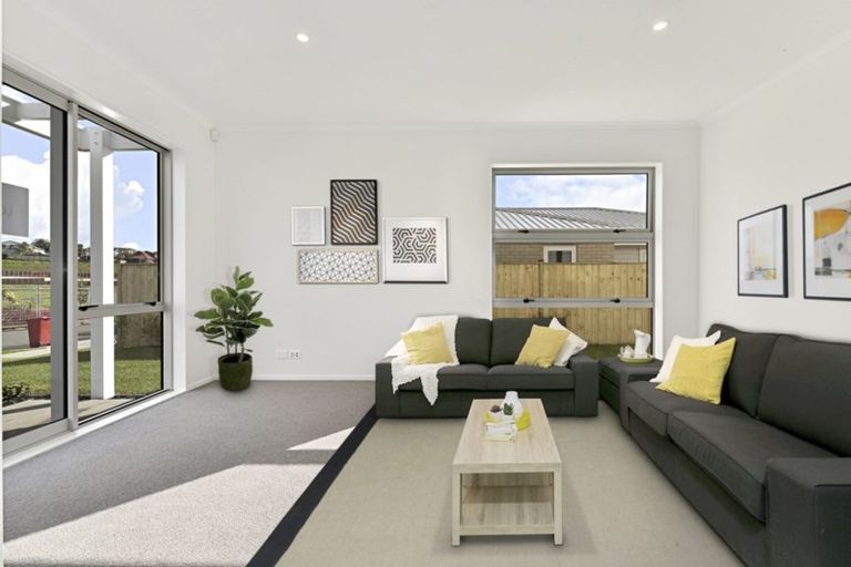 Photo of property in 18 Couldrey Crescent, Red Beach, 0932