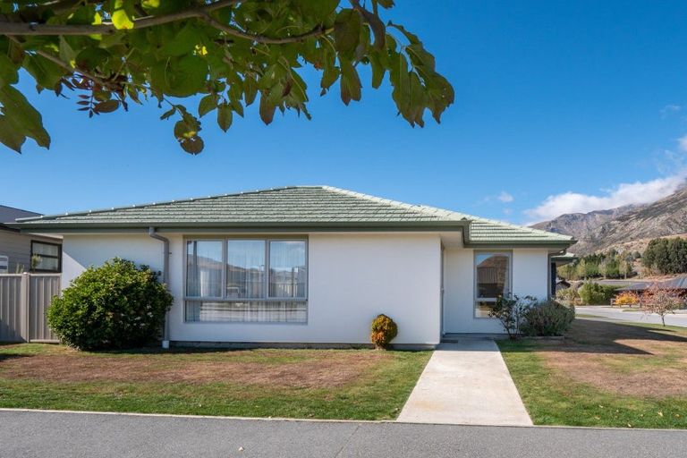 Photo of property in 1 Violet Way, Lower Shotover, Queenstown, 9304