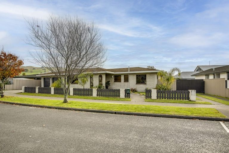 Photo of property in 4 Hetley Crescent, Taradale, Napier, 4112