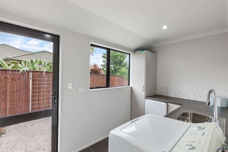 Photo of property in 13 Breaker Grove, Waiuku, 2123