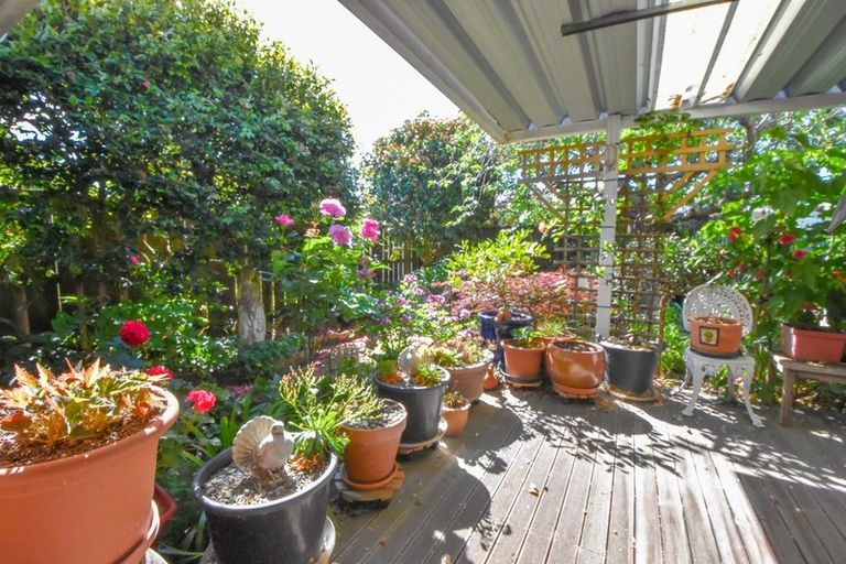 Photo of property in 6 Chisholm Place, Carterton, 5713