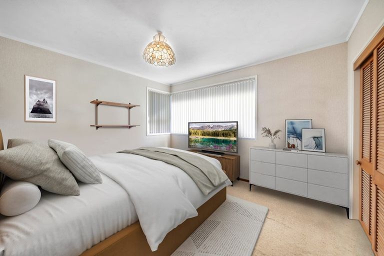 Photo of property in 16 Pavola Grove, Glenfield, Auckland, 0629