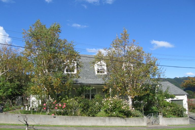 Photo of property in 27 Dowling Grove, Silverstream, Upper Hutt, 5019