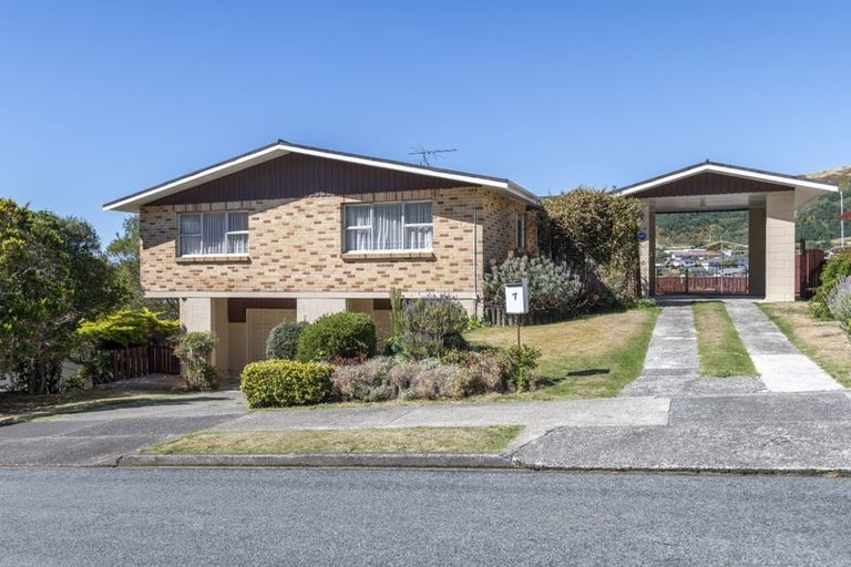 Photo of property in 7 Rembrandt Avenue, Tawa, Wellington, 5028