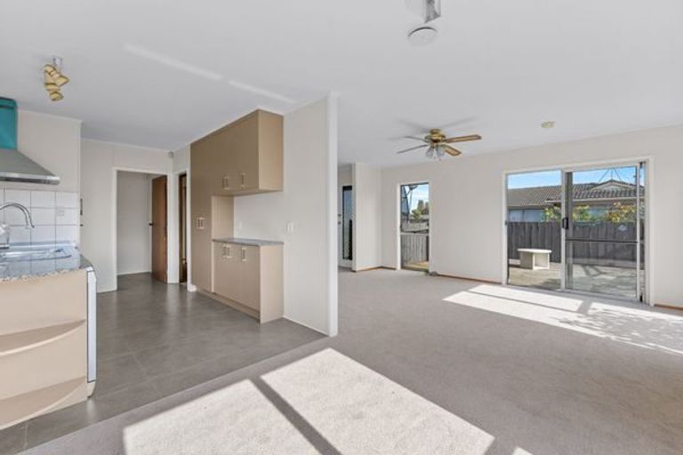 Photo of property in 19 Casuarina Road, Half Moon Bay, Auckland, 2012