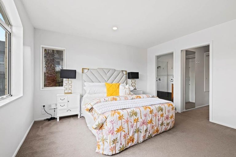 Photo of property in 14 Kinleith Way, Albany, Auckland, 0632