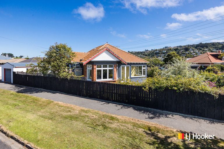 Photo of property in 85 Hargest Crescent, Saint Clair, Dunedin, 9012