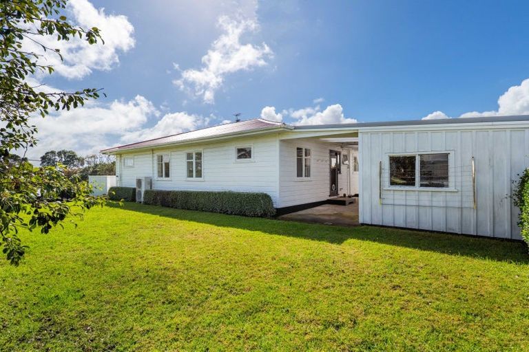 Photo of property in 54 Waiwaka Terrace, Strandon, New Plymouth, 4312