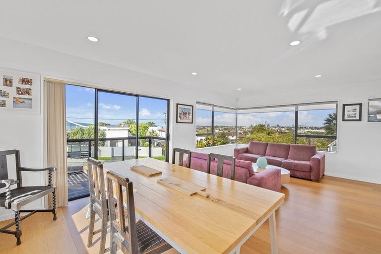 Photo of property in 1/32 Beach Road, Castor Bay, Auckland, 0620