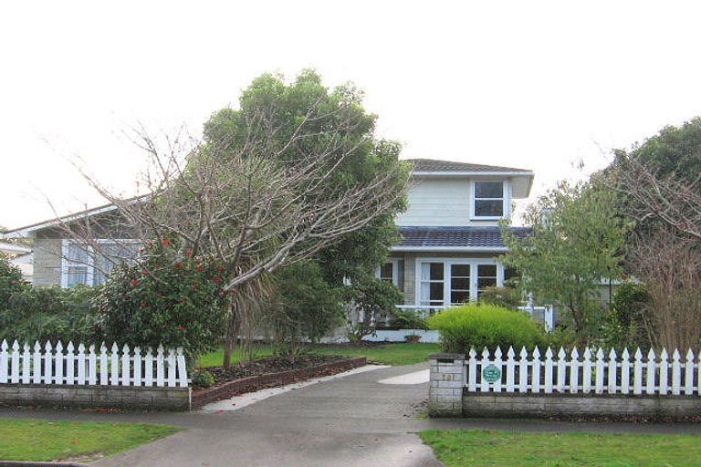 Photo of property in 76 Ruamahanga Crescent, Terrace End, Palmerston North, 4410