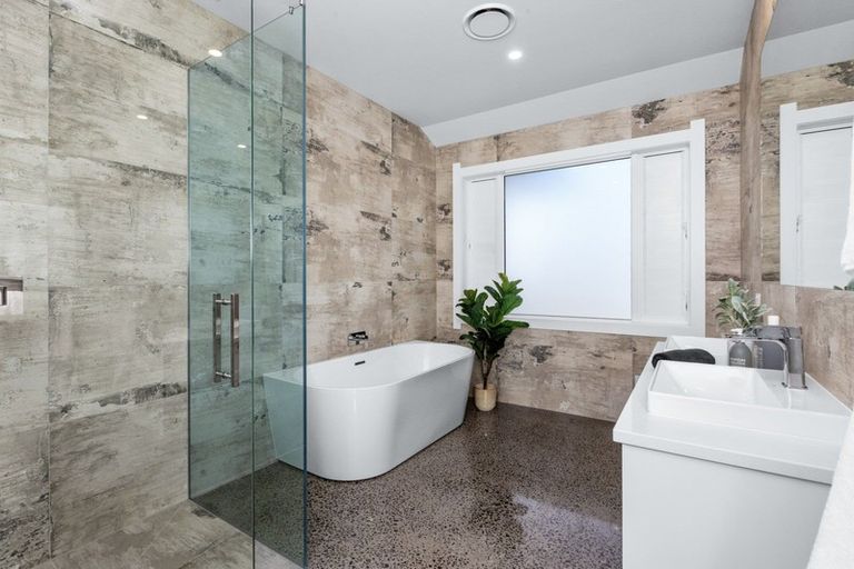 Photo of property in 23 Te Roera Drive, Taradale, Napier, 4112