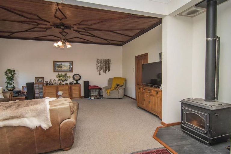 Photo of property in 72 Timaru Road, Waimate, 7924