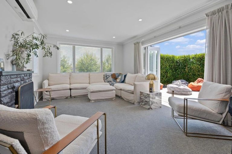 Photo of property in 5 Wallace Road, Mangere Bridge, Auckland, 2022