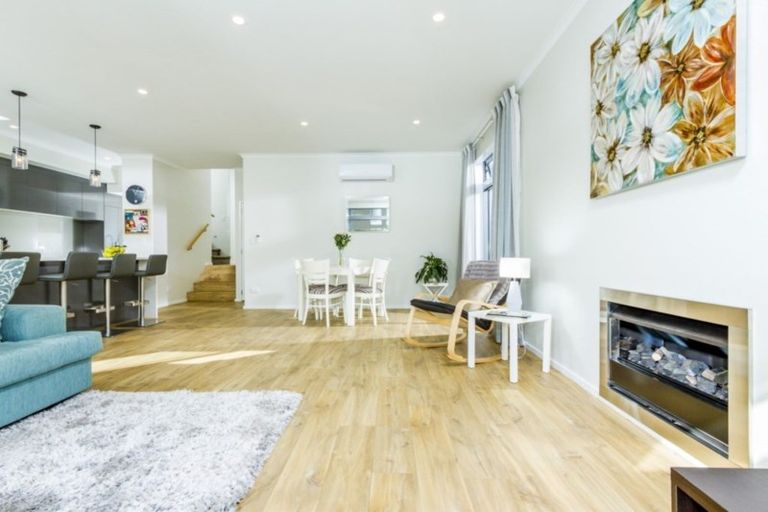 Photo of property in 15b Headland Drive, Long Bay, Auckland, 0630