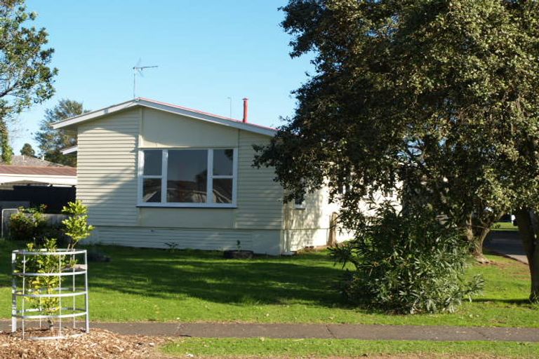 Photo of property in 10 Chadwick Crescent, Mangere East, Auckland, 2024
