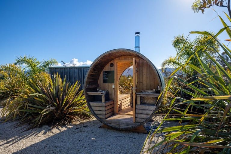 Photo of property in Splitapplelodge.com, 370 Kaiteriteri-sandy Bay Road, Kaiteriteri, Motueka, 7197