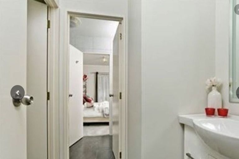 Photo of property in 4 Owl Court, Unsworth Heights, Auckland, 0632