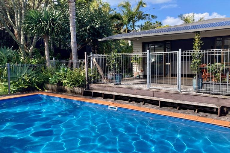 Photo of property in 1/37 Wolsley Avenue, Milford, Auckland, 0620